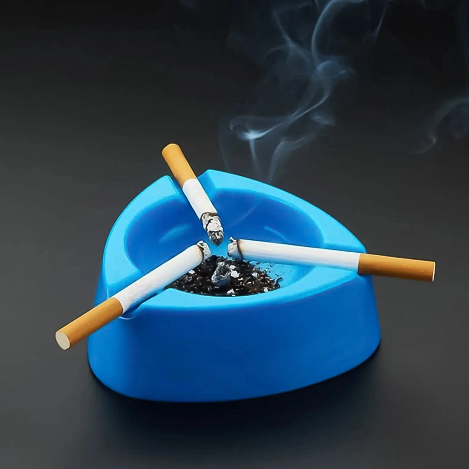 Heavy Duty Plastic Ashtray (mix color & 1 Pc)